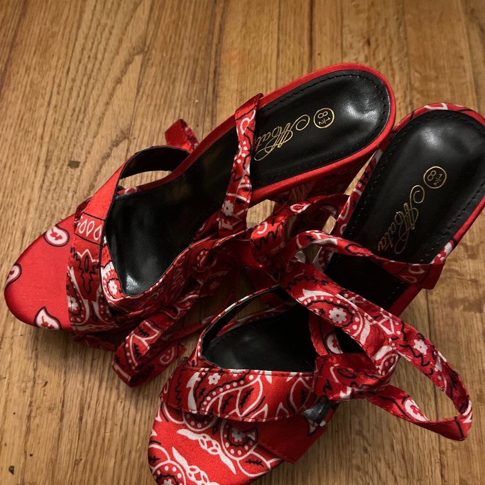 Bandana strappy pumps